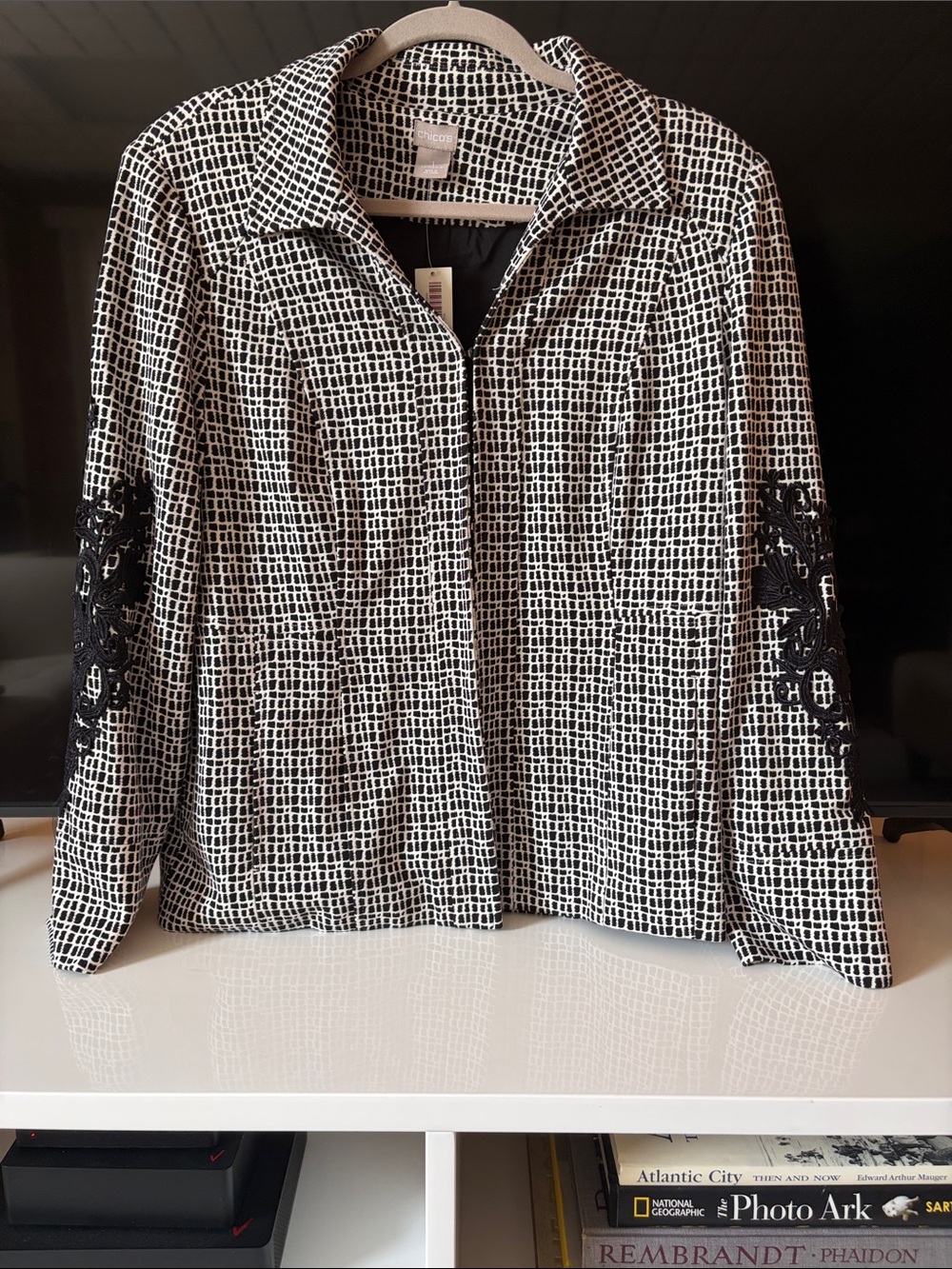 Chico's Black & White Ponte blazer with Lace Sleeve Panels NWT Size 1 (8/10)